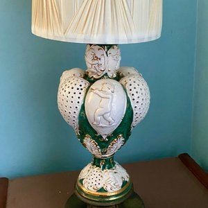 CERAMIC TABLE LAMP WITH SHADE